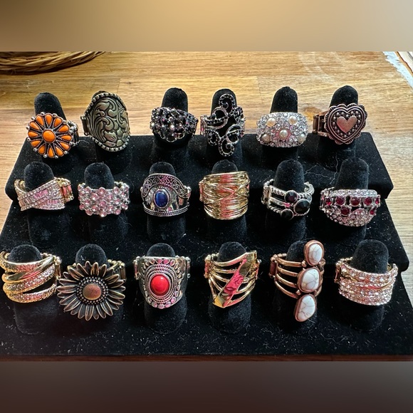 Statement Rings - Paparazzi - Picture 2 of 3